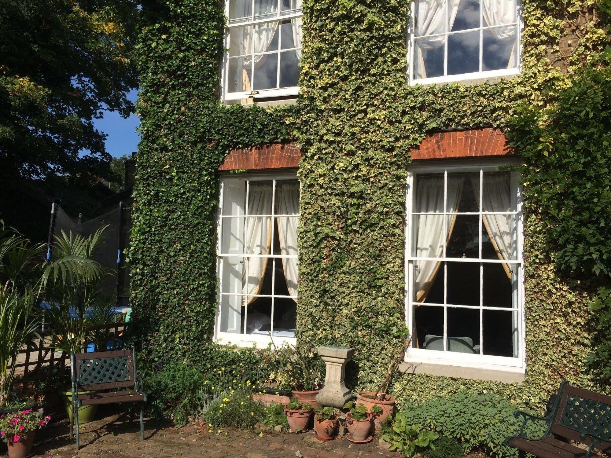 Harmondsworth Hall Guest House West Drayton  Экстерьер фото