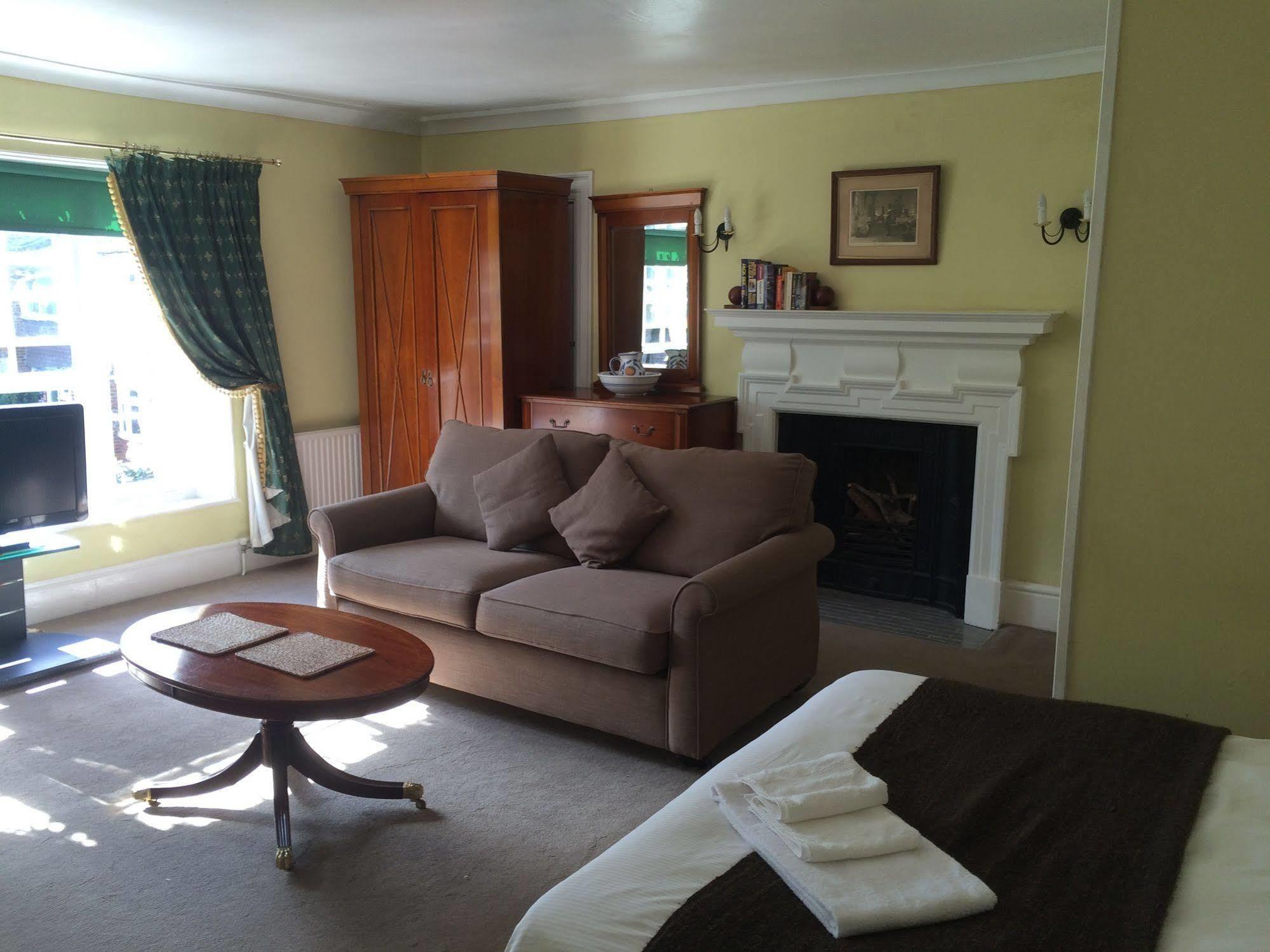Harmondsworth Hall Guest House West Drayton  Экстерьер фото