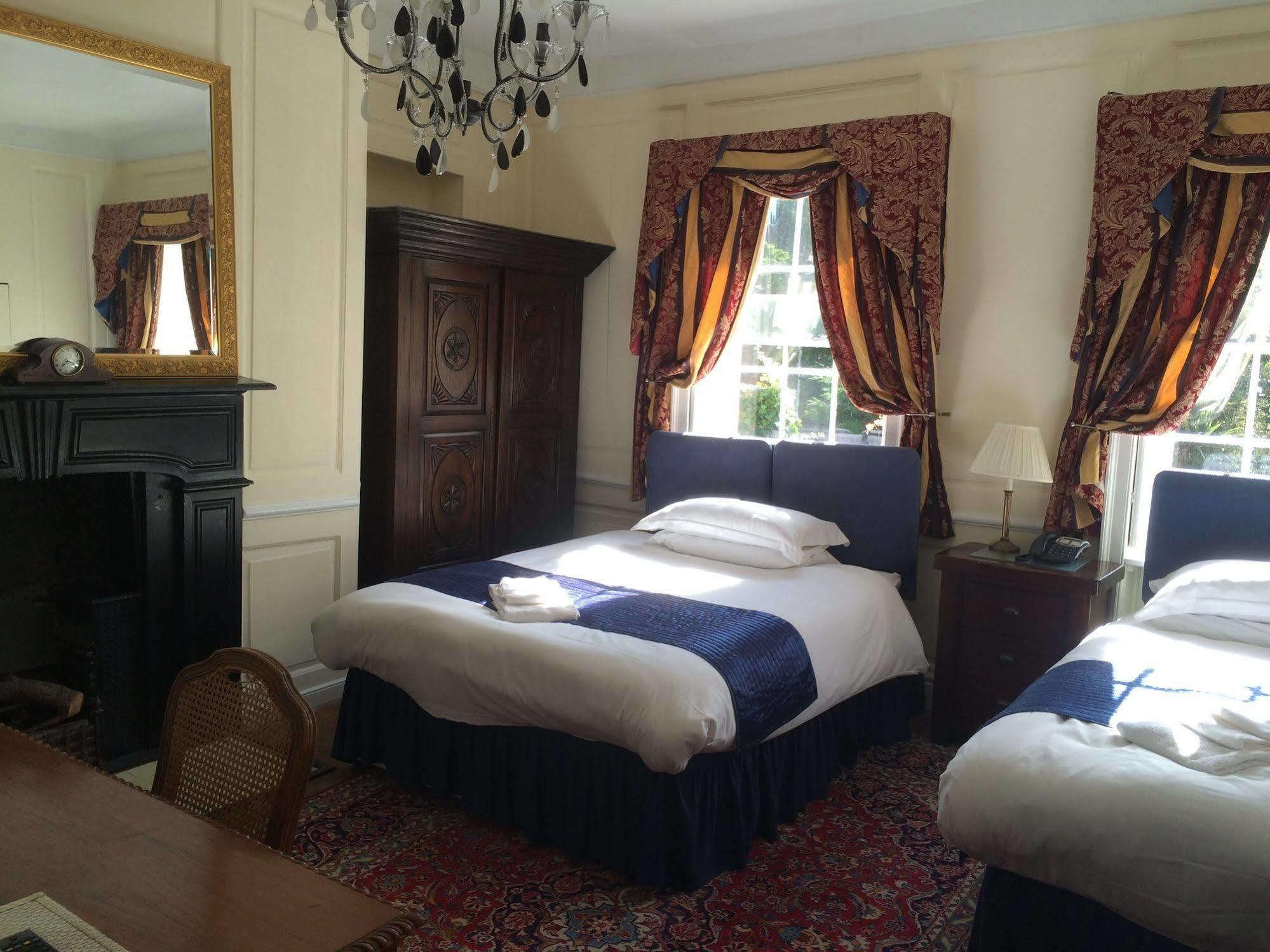 Harmondsworth Hall Guest House West Drayton  Экстерьер фото